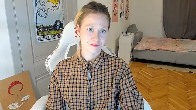 Snapshot of Silly__Milly chatting on December 10, 2024, 5:22 pm Silly Milly online show from December 10, 2024, 5:22 pm