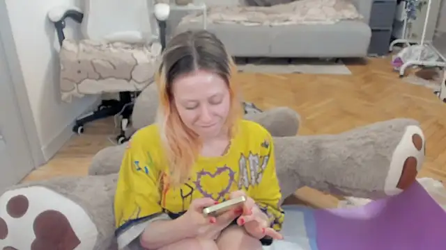 Snapshot of Silly__Milly chatting on January 2, 2025, 6:12 pm Silly Milly online show from January 2, 2025, 6:12 pm