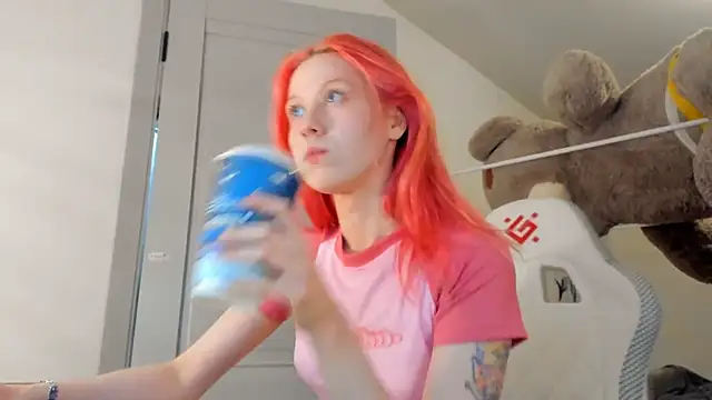 Snapshot of Silly__Milly chatting on February 10, 2025, 2:48 pm Silly Milly online show from February 10, 2025, 2:48 pm