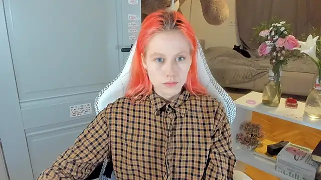 Snapshot of Silly__Milly chatting on March 10, 2025, 4:46 pm Silly Milly online show from March 10, 2025, 4:46 pm