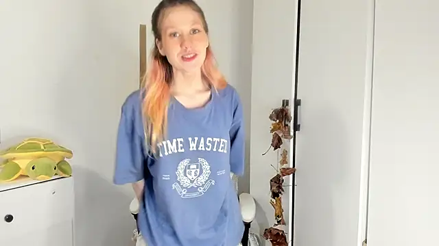 Snapshot of Silly__Milly chatting on November 5, 2025, 4:32 pm Silly Milly online show from November 5, 2025, 4:32 pm