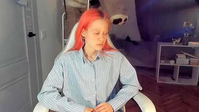 Snapshot of Silly__Milly chatting on March 7, 2025, 6:11 pm Silly Milly online show from March 7, 2025, 6:11 pm