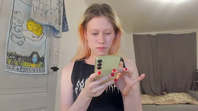 Snapshot of Silly__Milly chatting on December 26, 2024, 4:14 pm Silly Milly online show from December 26, 2024, 4:14 pm