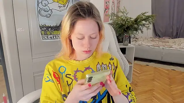 Snapshot of Silly__Milly chatting on January 2, 2025, 12:03 pm Silly Milly online show from January 2, 2025, 12:03 pm