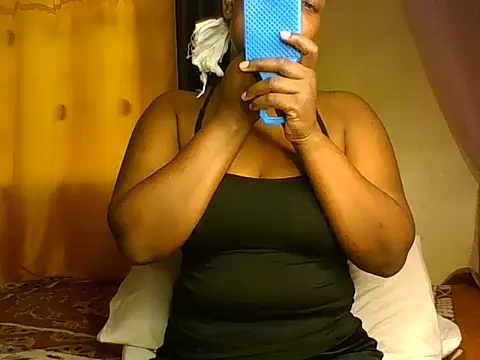 Missshelo online show from November 7, 2025, 11:15 am