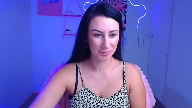 Loren Moa online show from November 2, 2025, 6:40 am