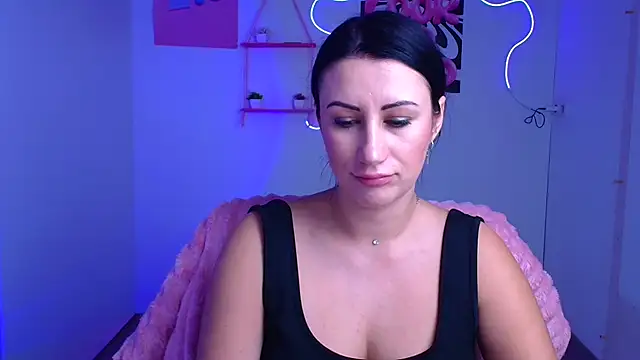 Loren Moa online show from November 21, 2025, 12:48 pm