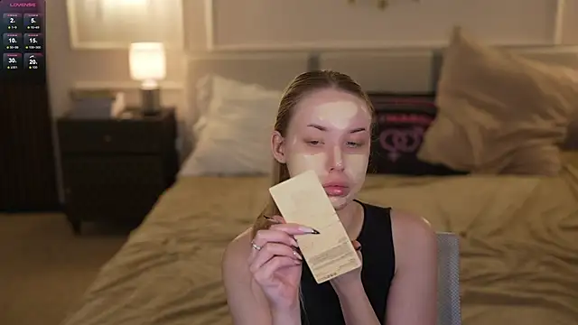 Snapshot of Linda054 chatting on November 19, 2025, 1:27 am Linda054 online show from November 19, 2025, 1:27 am