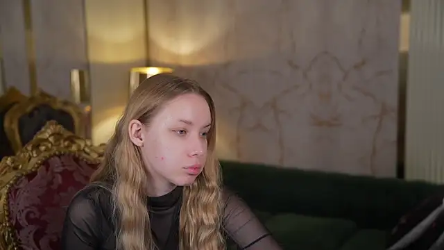 Snapshot of Linda054 chatting on November 10, 2025, 1:10 am Linda054 online show from November 10, 2025, 1:10 am