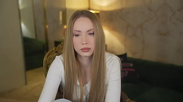 Snapshot of Linda054 chatting on November 11, 2025, 8:25 pm Linda054 online show from November 11, 2025, 8:25 pm