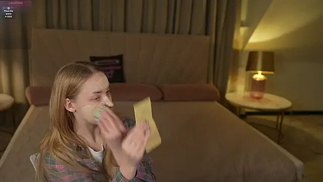 Snapshot of Linda054 chatting on November 20, 2025, 1:28 am Linda054 online show from November 20, 2025, 1:28 am