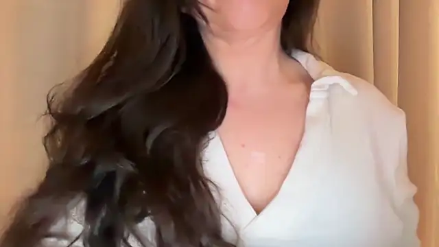 Sandysecret online show from April 15, 2026, 7:51 pm