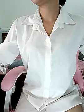 Snapshot of ___Erin___ chatting on November 10, 2025, 3:22 am Erin online show from November 10, 2025, 3:22 am