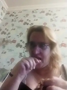 Forest-Lady online show from October 25, 2025, 11:42 am