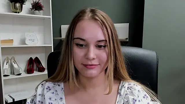 kitty valeria online show from December 20, 2025, 8:01 pm