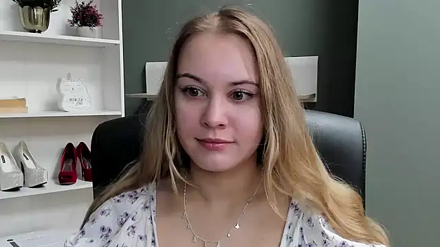 Snapshot of kitty_valeria chatting on December 14, 2025, 7:47 am kitty valeria online show from December 14, 2025, 7:47 am
