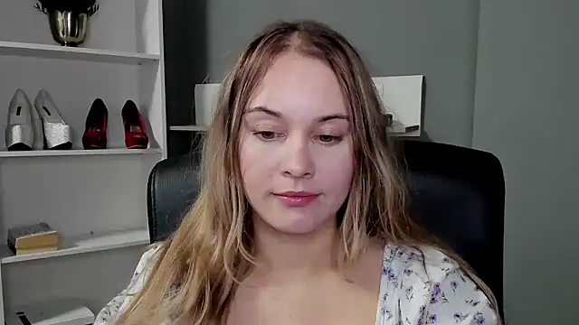 Snapshot of kitty_valeria chatting on December 3, 2025, 9:58 pm kitty valeria online show from December 3, 2025, 9:58 pm