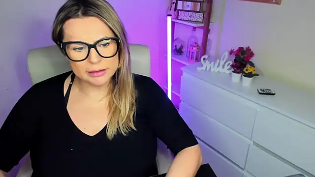 Snapshot of teaseDiana chatting on February 28, 2025, 1:58 pm teaseDiana online show from February 28, 2025, 1:58 pm