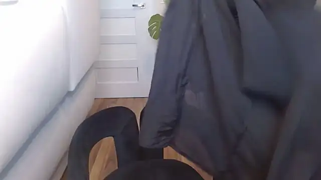 Snapshot of teaseDiana chatting on September 25, 2025, 1:39 pm teaseDiana online show from September 25, 2025, 1:39 pm