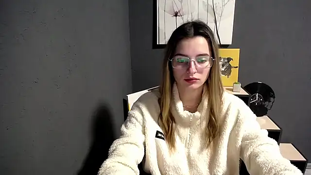 lady olivia  online show from November 21, 2025, 1:21 pm