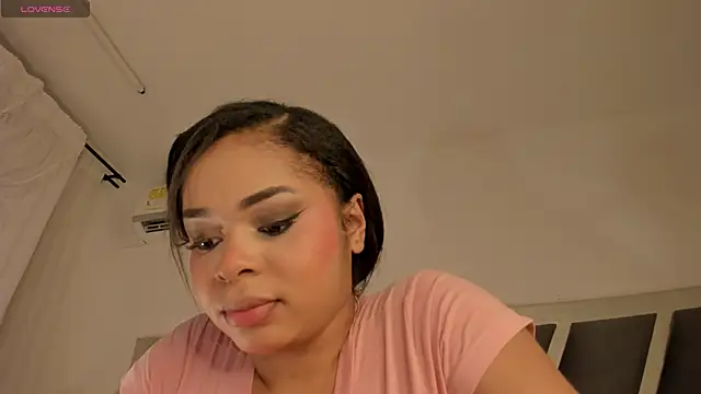 Snapshot of Samanntha_Rose chatting on December 18, 2025, 7:50 pm Samanntha Rose online show from December 18, 2025, 7:50 pm