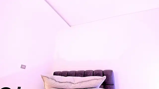 Alisson zambrano online show from April 16, 2026, 9:39 pm