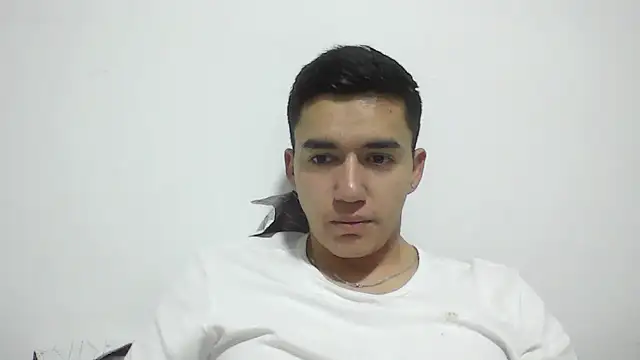 Snapshot of Estebitan_vm chatting on October 1, 2025, 5:01 am Estebitan vm online show from October 1, 2025, 5:01 am