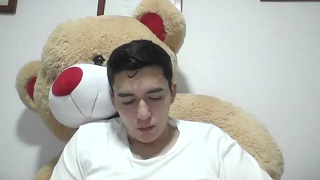 Snapshot of Estebitan_vm chatting on October 15, 2025, 4:44 am Estebitan vm online show from October 15, 2025, 4:44 am