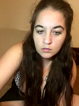 yzabell18 online show from December 15, 2025, 7:31 pm