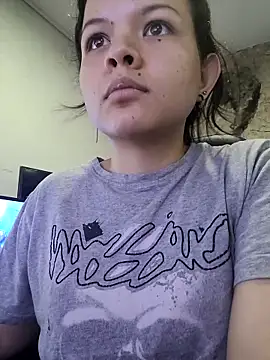 Snapshot of azumiichan chatting on December 4, 2024, 4:59 am azumiichan online show from December 4, 2024, 4:59 am