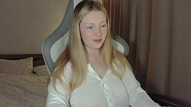 Snapshot of x_ivy_x chatting on February 19, 2026, 4:48 pm x ivy x online show from February 19, 2026, 4:48 pm