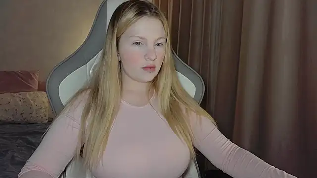 Snapshot of x_ivy_x chatting on April 7, 2026, 5:04 pm x ivy x online show from April 7, 2026, 5:04 pm