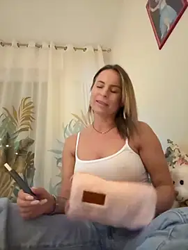 MariaMilan online show from December 5, 2025, 6:06 pm