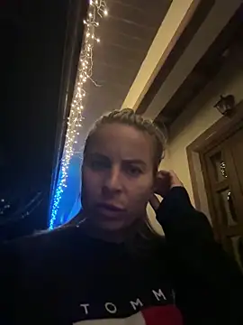 Snapshot of MariaMilan chatting on December 21, 2025, 3:36 pm MariaMilan online show from December 21, 2025, 3:36 pm