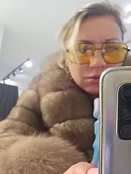 zarina3003 online show from December 15, 2025, 8:25 pm