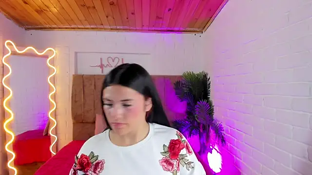 Chiara tay online show from October 15, 2025, 7:22 pm