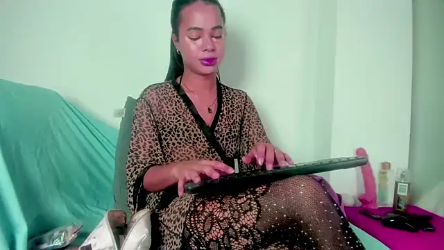 Snapshot of meghanSusexx chatting on November 3, 2025, 2:28 am meghanSusexx online show from November 3, 2025, 2:28 am