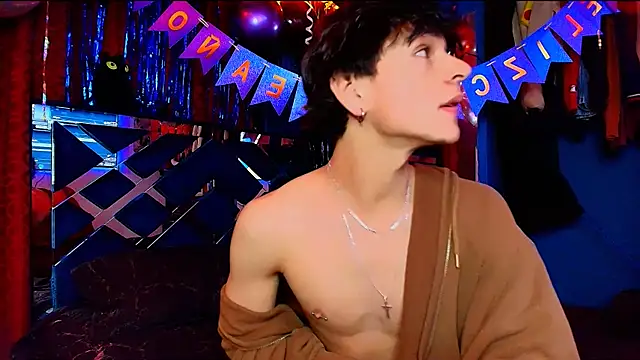 Luke Howland online show from November 14, 2025, 12:03 am