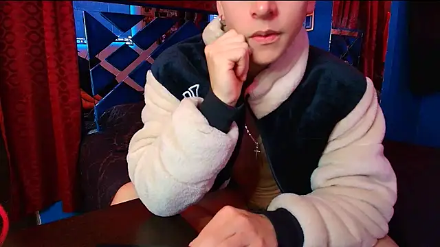 Luke Howland online show from November 6, 2025, 12:47 am