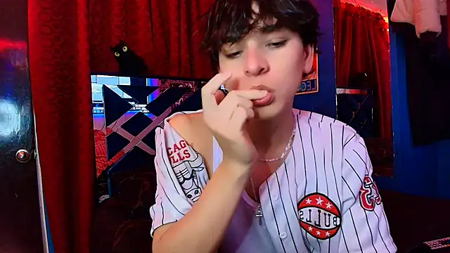 Luke Howland online show from November 28, 2025, 12:33 am