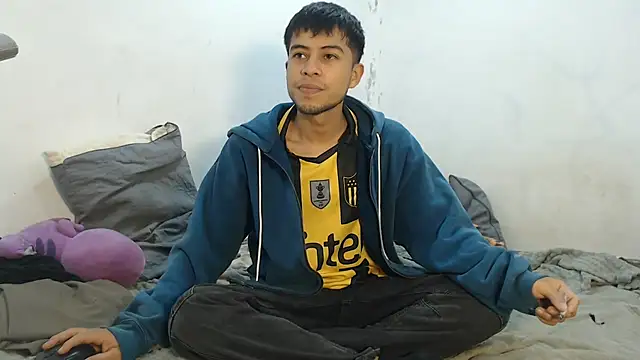 Snapshot of danielitopapuu chatting on October 15, 2025, 9:39 am danielitopapuu online show from October 15, 2025, 9:39 am