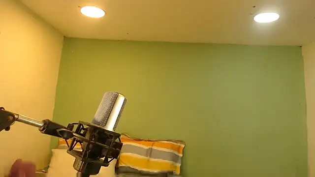 danielitopapuu online show from April 15, 2026, 4:18 am