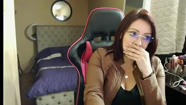 Carol Scottt online show from November 13, 2025, 4:49 am