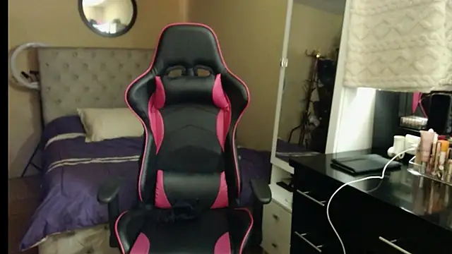 Carol Scottt online show from October 4, 2025, 4:41 pm