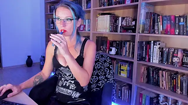 Queen of Hearts1 online show from September 10, 2025, 7:46 pm