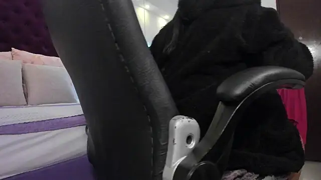 Snapshot of ginebra_ness chatting on October 16, 2025, 12:57 pm ginebra ness online show from October 16, 2025, 12:57 pm