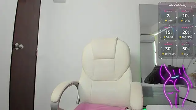 Snapshot of ginebra_ness chatting on September 22, 2025, 12:44 pm ginebra ness online show from September 22, 2025, 12:44 pm