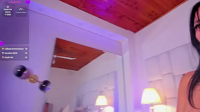 Snapshot of ginebra_ness chatting on February 21, 2025, 9:32 pm ginebra ness online show from February 21, 2025, 9:32 pm