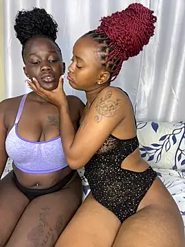 Snapshot of Doublefreaks chatting on October 23, 2025, 10:08 pm Doublefreaks online show from October 23, 2025, 10:08 pm
