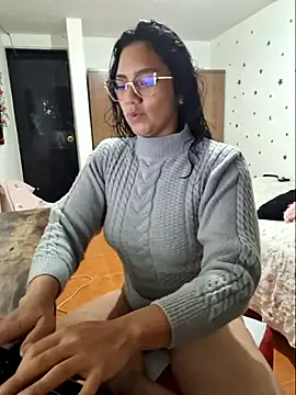 Snapshot of Thaliacooper_ chatting on October 27, 2025, 1:39 am Thaliacooper online show from October 27, 2025, 1:39 am